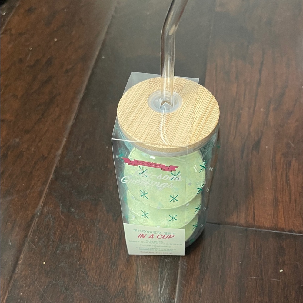 Maison De Base Green Shower Bombs in a Cup - Picture 1 of 4
